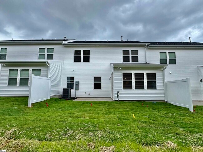 Building Photo - 325 Gooding Trl