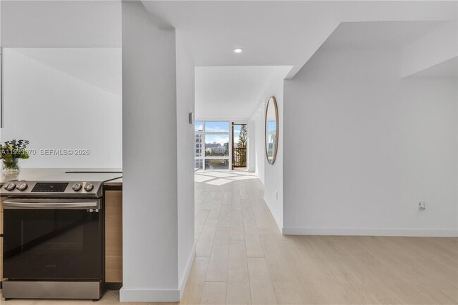 Building Photo - 20100 W Country Club Dr