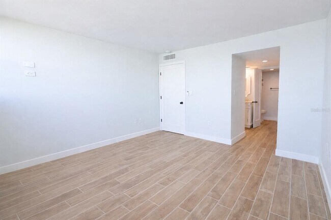 Building Photo - 500 Treasure Island Causeway