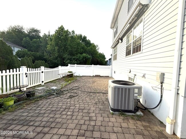 Building Photo - 28 Skylark Ct