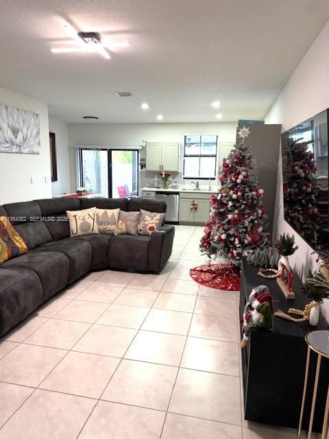 Building Photo - 470 NE 12th St