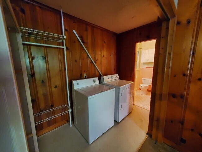 Building Photo - Pre-Leasing for Mid-June 2025! (2) Living ...