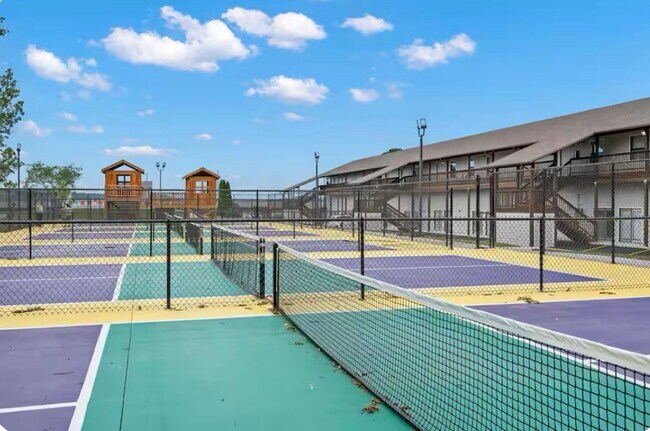 Building Photo - Remodeled and Stunning Studio | Fully Furnished | All Utilites Included | 1 Bathroom | Condo | Ki...