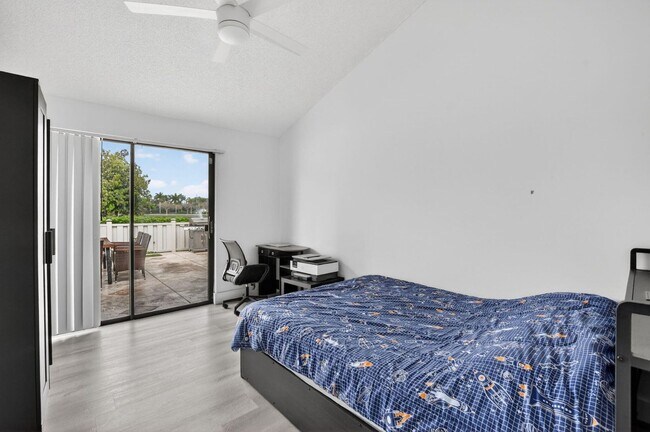 Building Photo - 9903 Boca Gardens Trail