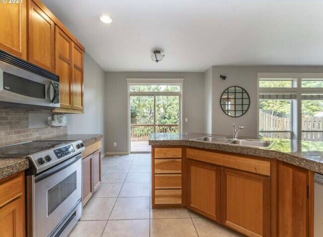 Building Photo - 3081 SE Riesling Rd