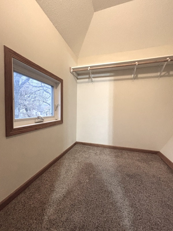 Building Photo - 814 6th Ave S