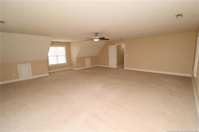 Building Photo - 36 W Trafalgar Ct