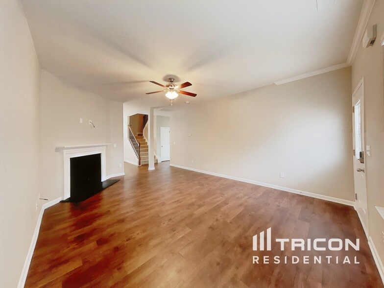 Building Photo - 228 Elmhaven Dr