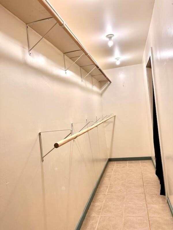 Building Photo - 910 Perry Ln