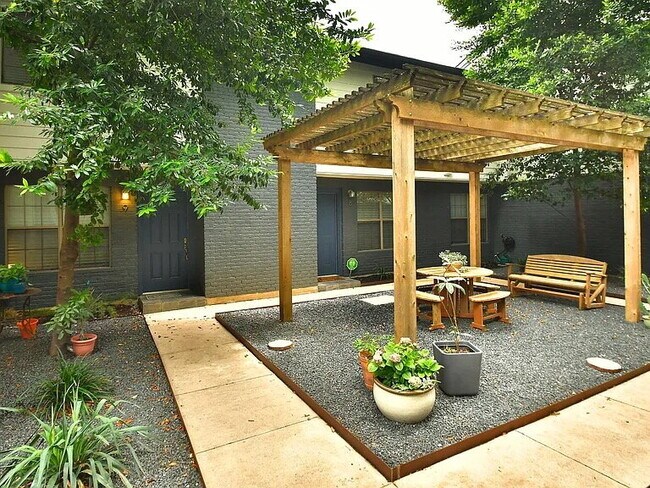 Building Photo - Updated North Austin Townhome with Exceptional Outdoor Space