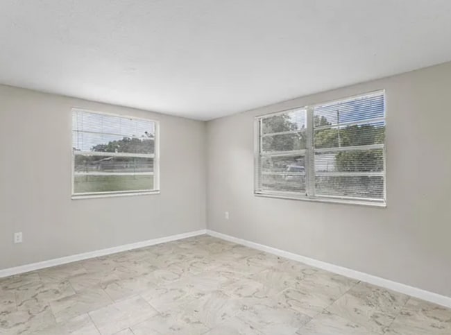 Building Photo - 744 S Bailey Ave