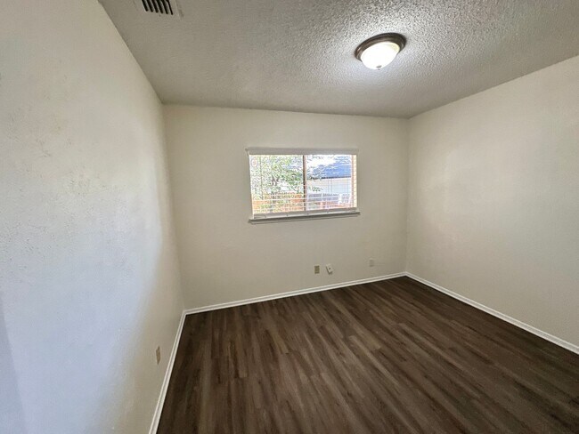 Building Photo - 10400 Broken Shoe Trail