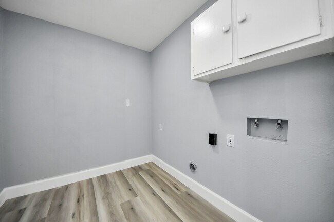 Building Photo - 9406 Vickijohn Dr