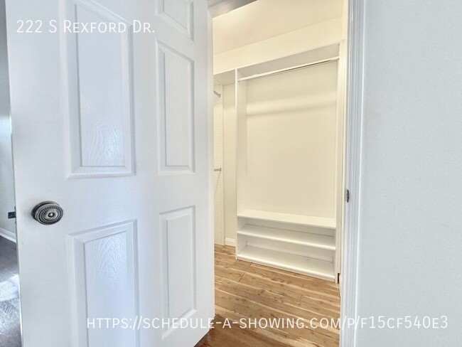 Building Photo - Beautiful updated spacious Studio + 1 Bath