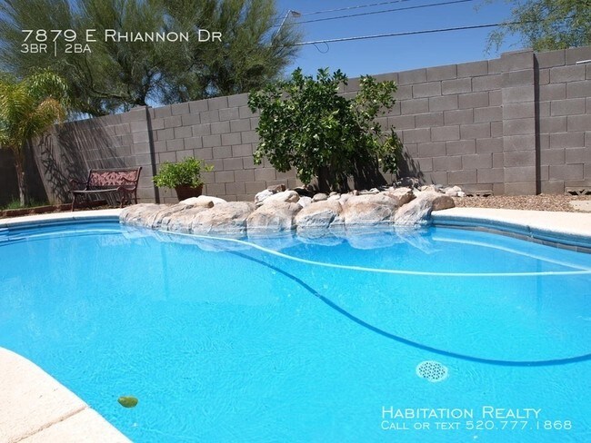 Building Photo - 3 Bedroom Home in Pantano Heights w/ Pool
