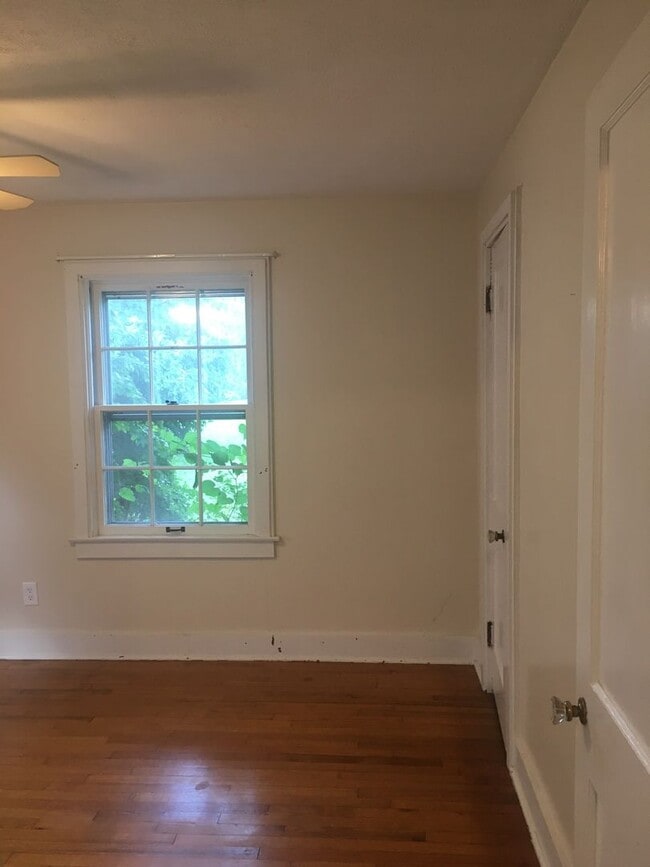 Building Photo - 307 Helm St