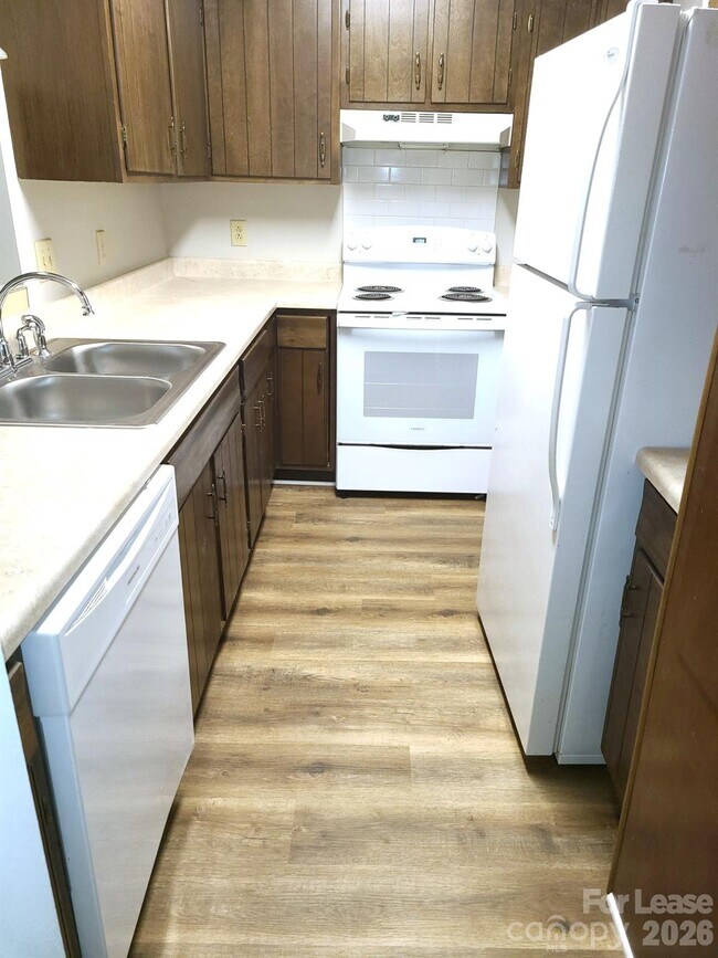 Building Photo - 2141 Selwyn Ave