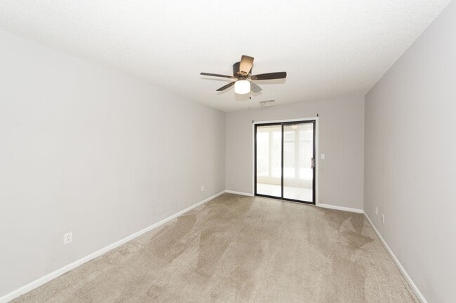 Building Photo - 2 Bedroom 2 Bath Townhouse in Crowfield Pl...