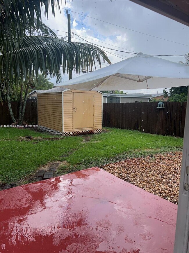 Building Photo - 7100 Park St