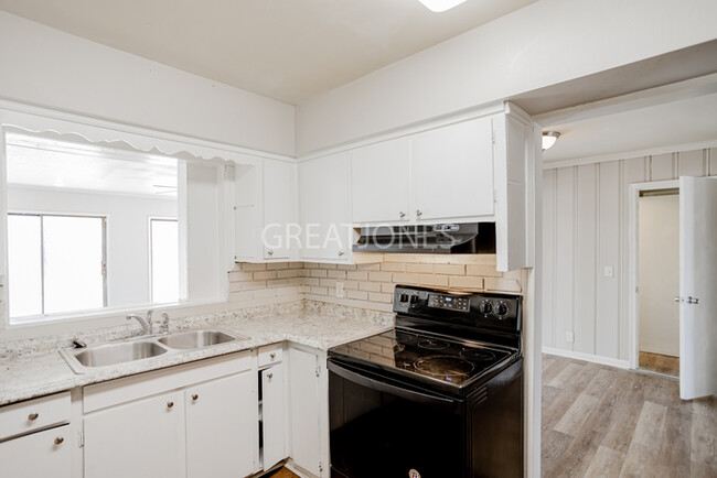Building Photo - Charming 3 Bedroom in Columbus!