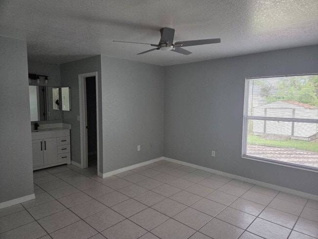 Building Photo - 609 Porsche Ave