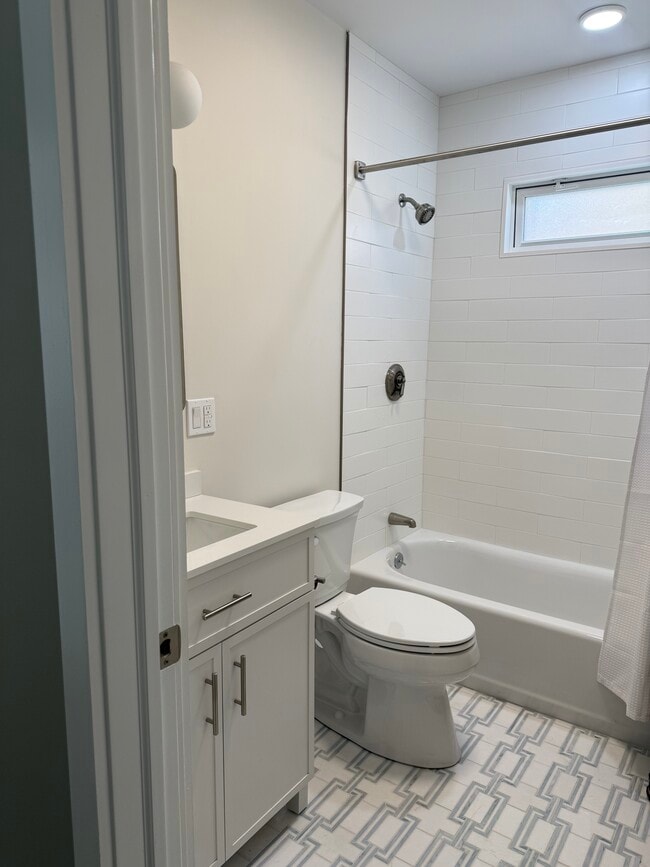 Building Photo - 33 Rosegarden St