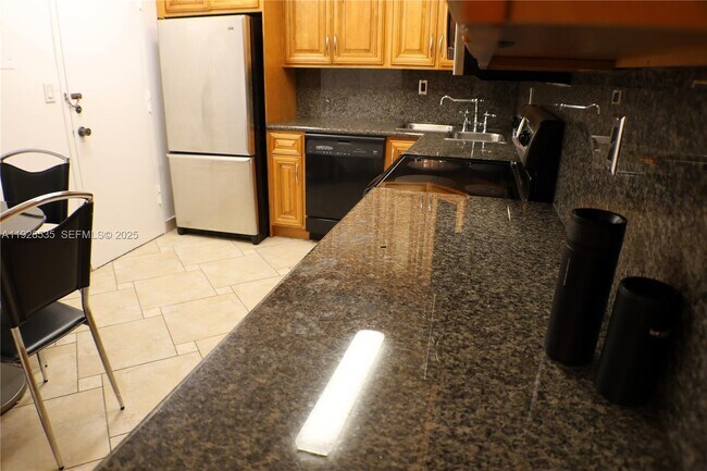 Building Photo - 1833 S Ocean Dr