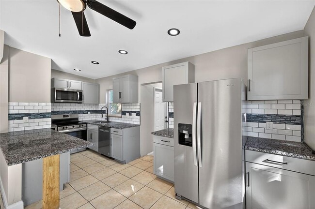 Building Photo - 2245 17th Ave S