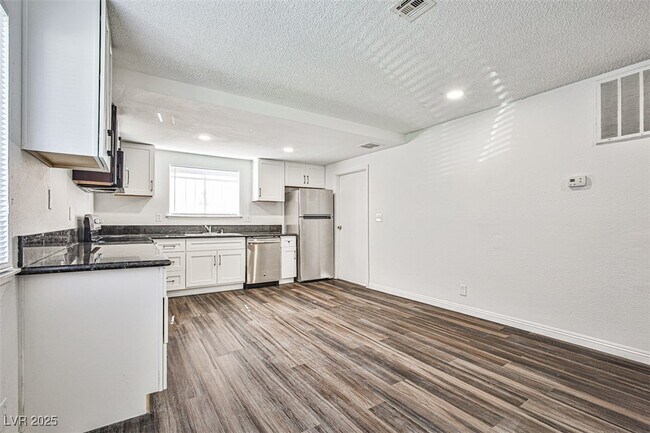 Building Photo - 4718 Elk Springs Ave