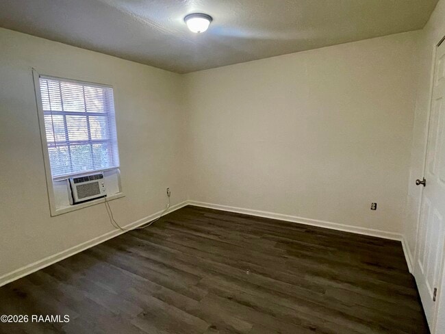 Building Photo - 391 W Railroad Ave