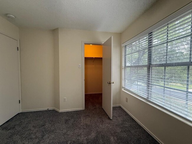 Building Photo - 2304 Granberry Dr