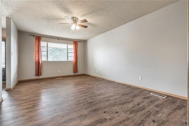 Building Photo - 12 Shirley Ln