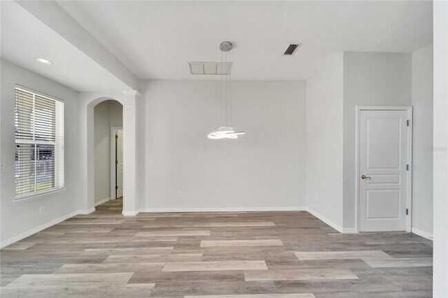 Building Photo - 5604 Skimmer Dr