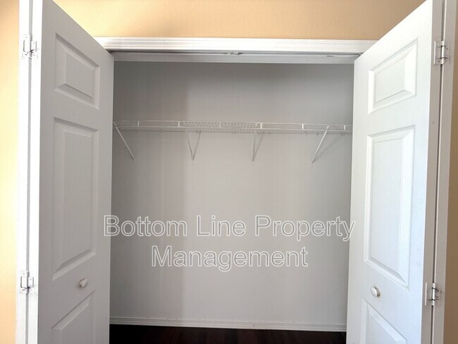 Building Photo - 8125 Rosberg Ln