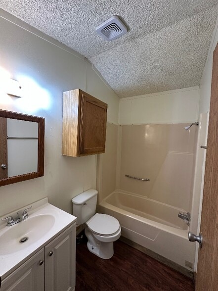 Building Photo - 86 Young Rd