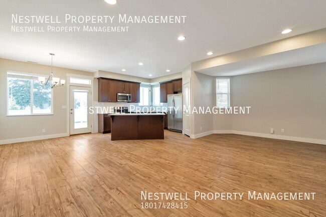 Building Photo - Beautiful 3-bed Townhome in Farmington in