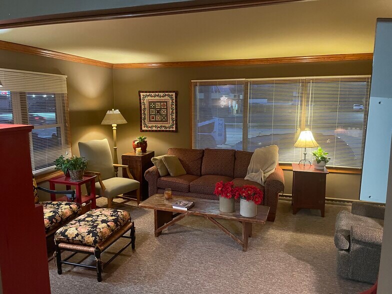 Building Photo - 304 N Rapids Rd