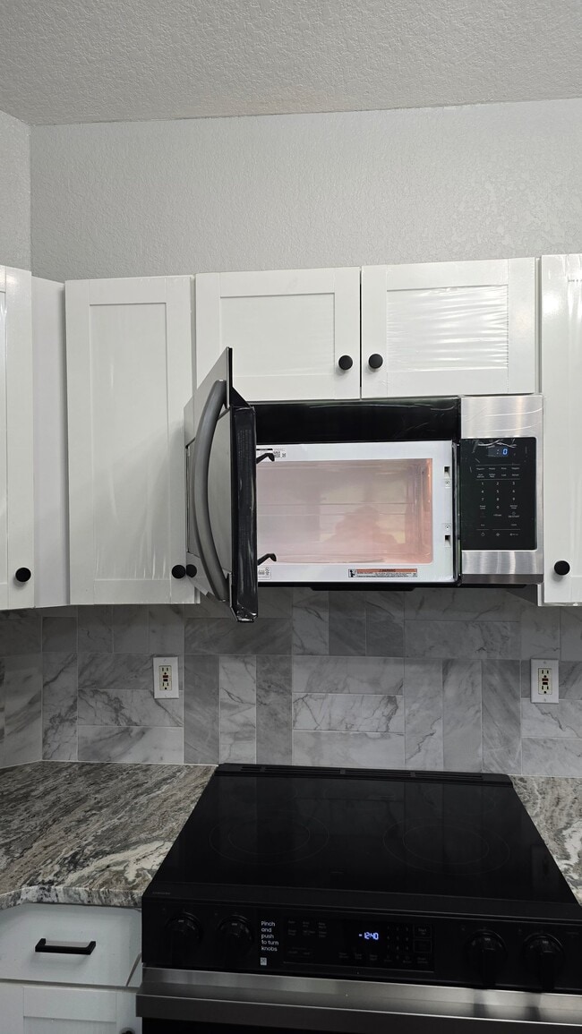 Building Photo - 7704 Canterbury Cir