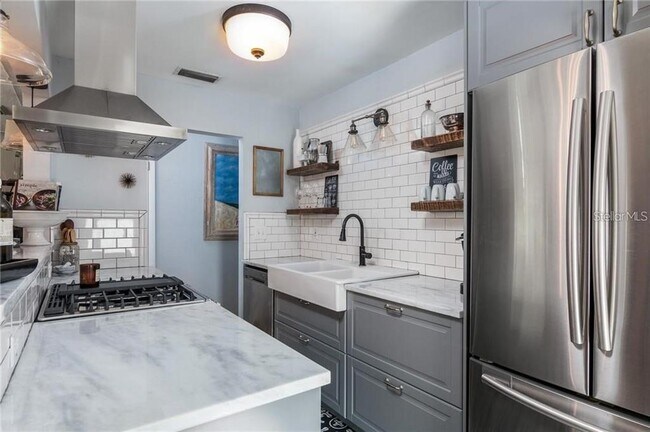 Building Photo - 1400 Locust St NE