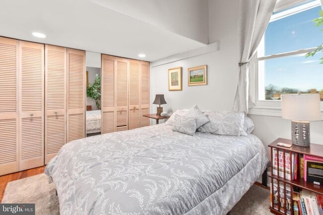 Building Photo - 809 Caroline St