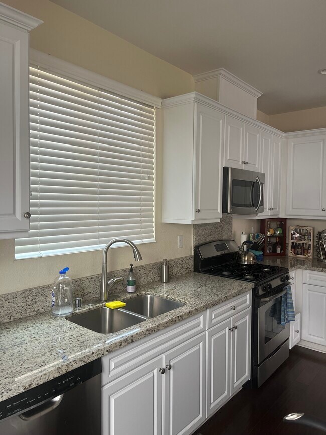 Building Photo - 1580 Chert Dr