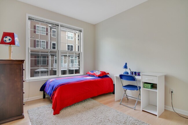 Building Photo - 360 Oswego Ct