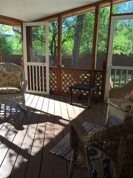 Building Photo - 197 Lake Dr