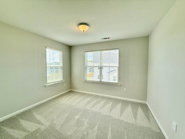 Building Photo - Stunning New 5BD, 5BA Garner Home with Lux...