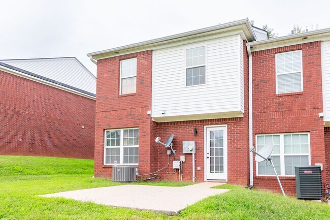 Building Photo - 3 Bed/2 Bath Townhouse in Douglasville!