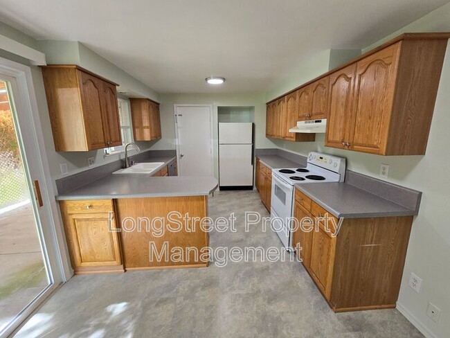 Building Photo - 3230 NE Canterbury Cir