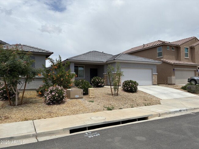 Building Photo - 16878 W Diana Ave