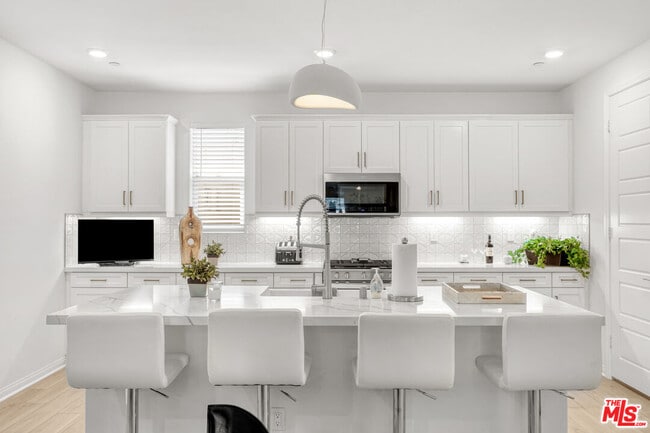 Building Photo - 768 Daniel Freeman Cir