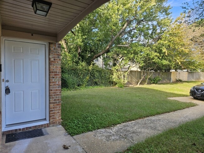 Building Photo - 723 Atterbury Ct