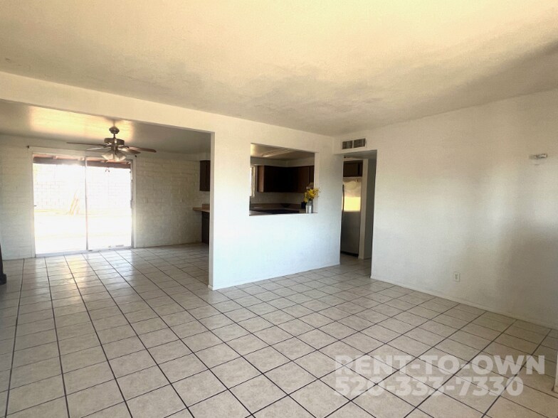 Building Photo - 2328 W Las Lomitas